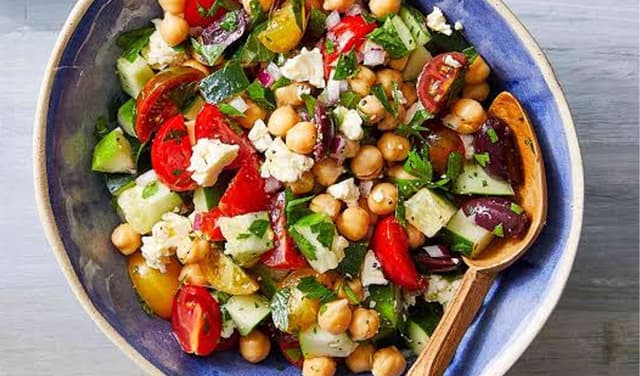 Daily salad lunch helps improve energy, appetite Daily salad lunch helps improve energy, appetite