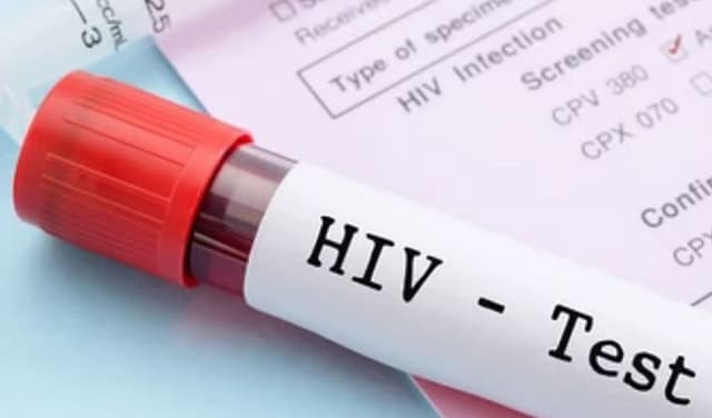 HIV cases emerge at another Karachi hospital, 15 children infected HIV cases emerge at another Karachi hospital, 15 children infected