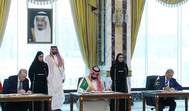 Pakistan, Saudi Arabia and Türkiye sign joint defence pact Pakistan, Saudi Arabia and Türkiye sign joint defence pact