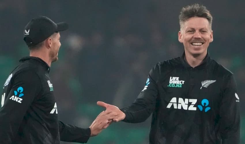 Cricket Latest News: New Zealand trounce Pakistan in tri-nation series opener (Courtesy: Online) Cricket Latest News: New Zealand trounce Pakistan in tri-nation series opener (Courtesy: Online)
