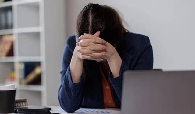 Declining work performance may be an early sign of dementia: Study Declining work performance may be an early sign of dementia: Study