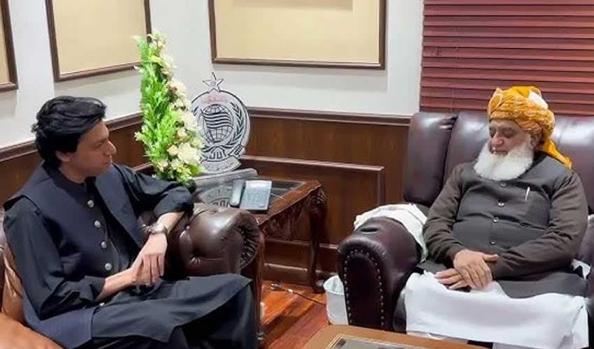 Vawda seeks Fazl’s support on 27th amendment (Courtesy: File) Vawda seeks Fazl’s support on 27th amendment (Courtesy: File)