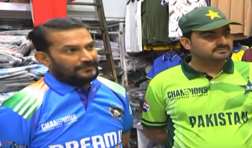 Karachi citizens purchase Pakistan, India shirts ahead of Champions Trophy (Courtesy: Online) Karachi citizens purchase Pakistan, India shirts ahead of Champions Trophy (Courtesy: Online)