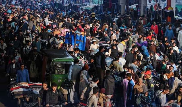 Pakistan’s population growth threatens health, economy, environment Pakistan’s population growth threatens health, economy, environment