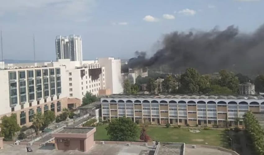 Fire engulfs Islamabad hotel hosting PSL teams (Courtesy: Online) Fire engulfs Islamabad hotel hosting PSL teams (Courtesy: Online)