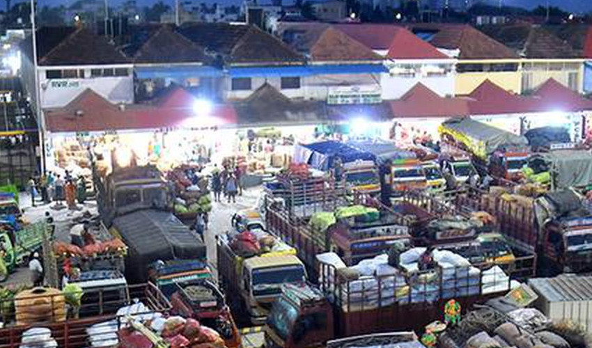 Koyambedu market in disarray as heavy rains cause price plunge