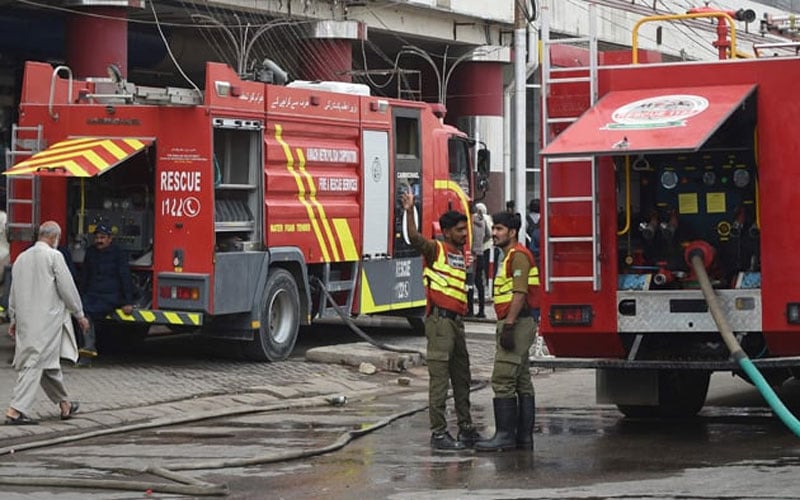 Major blaze rages at Karachi tyre warehouse