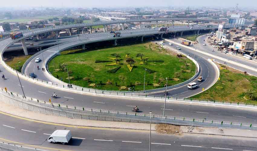 Traffic partially restored on major roads of Punjab