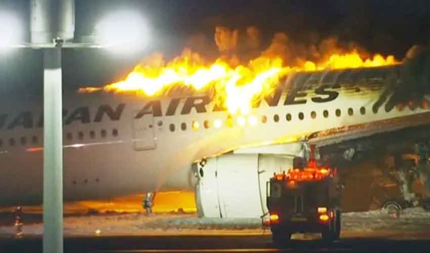 japan airlines airport crash