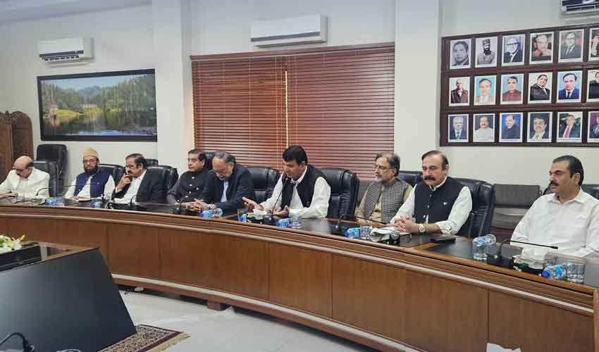 Govt committee reaches Azad Kashmir, confident of resolving issues
