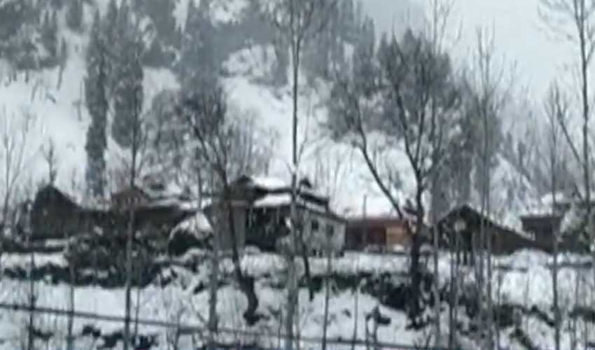 Country's upper parts receive light snowfall