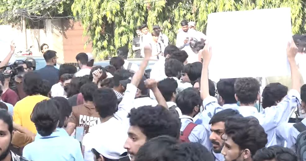 Private college case: Pindi court throws out cases against protesting ...