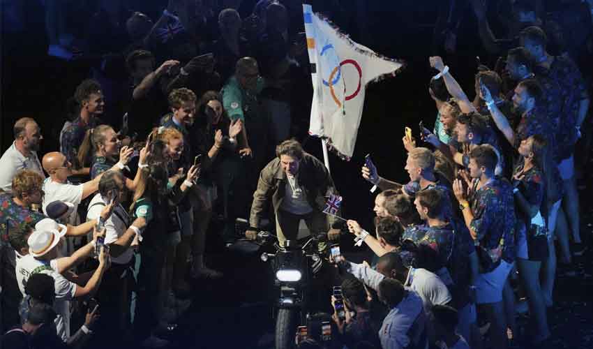 tom cruise olympics closing